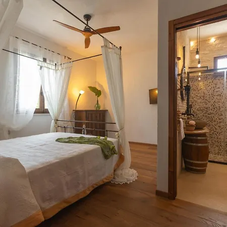 Βίλα I Mori 4, Emma Rosolini