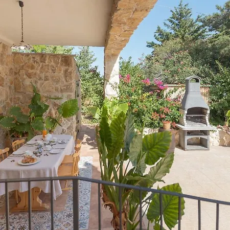 I Mori 4, Emma Βίλα