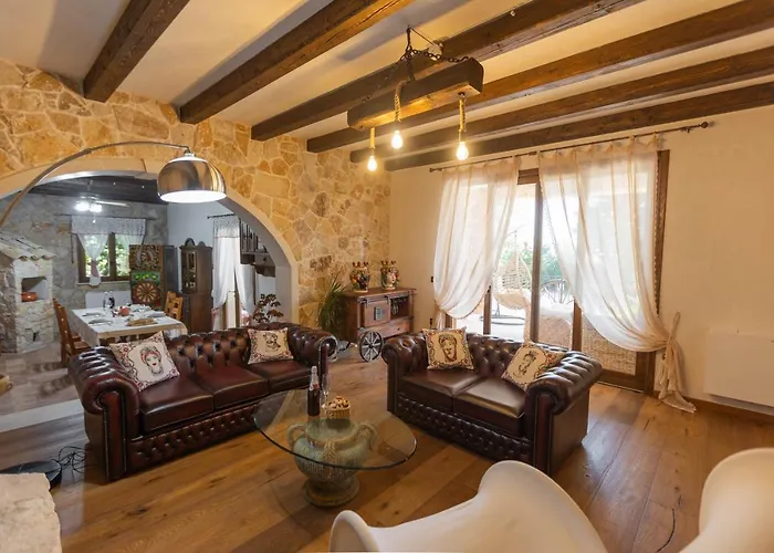 I Mori 4, Emma Villa