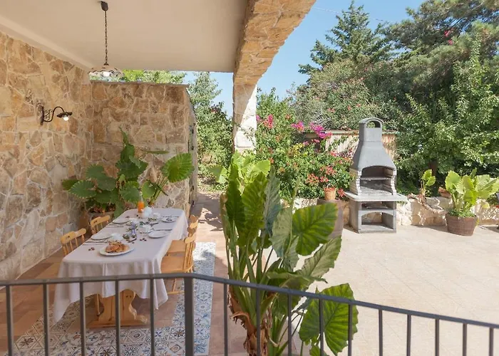 I Mori 4, Emma Villa